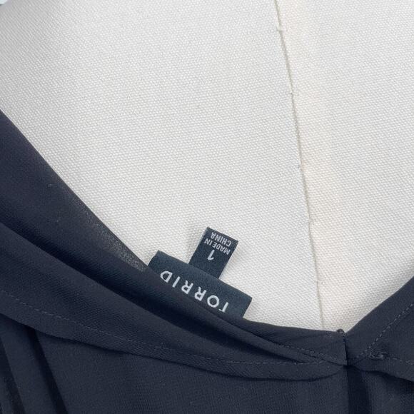 Elegant Black Off-Shoulder Dress - Picture 9 of 9